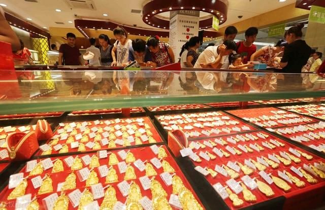 金店黃金價(jià)格比市場價(jià)貴100一克_貴金屬克價(jià)_貴金屬黃金走勢今日行情分析