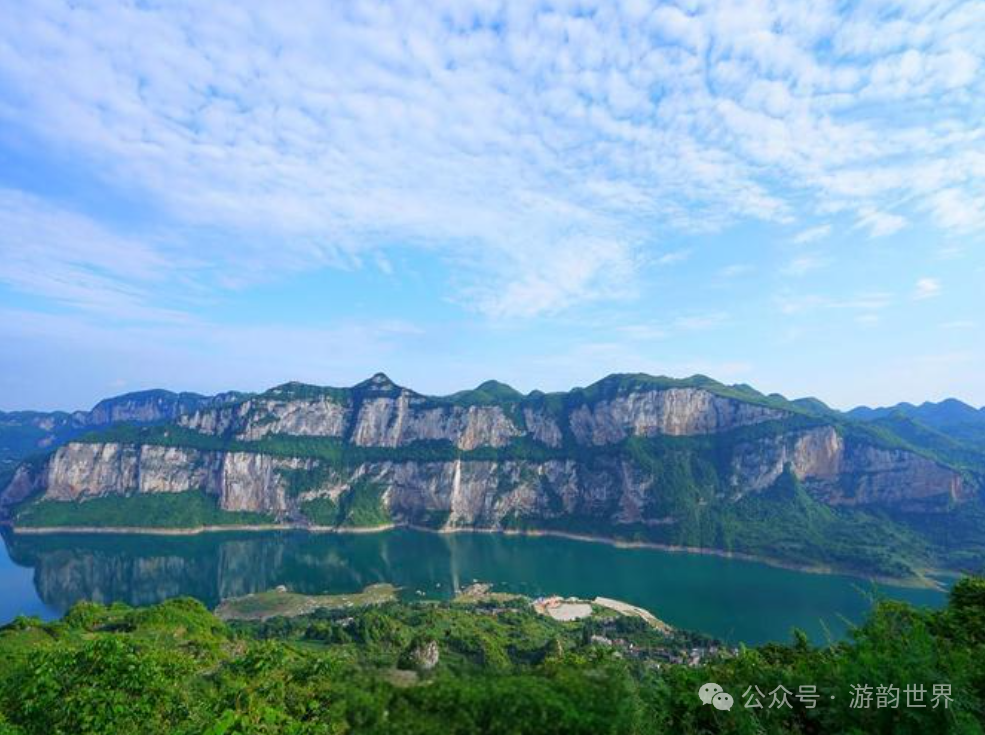 貴州紅楓湖旅游攻略_貴州紅楓湖什么時候景色最美_貴州紅楓湖是人工湖嗎