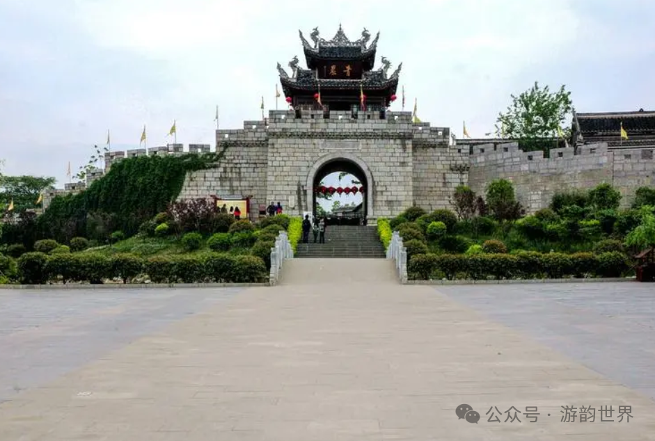 貴州紅楓湖旅游攻略_貴州紅楓湖是人工湖嗎_貴州紅楓湖什么時候景色最美