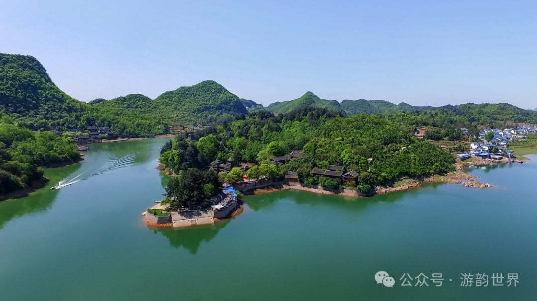 貴州紅楓湖旅游攻略_貴州紅楓湖什么時候景色最美_貴州紅楓湖是人工湖嗎