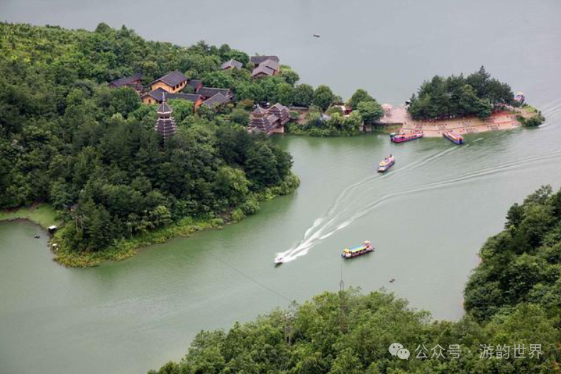 貴州紅楓湖什么時候景色最美_貴州紅楓湖是人工湖嗎_貴州紅楓湖旅游攻略