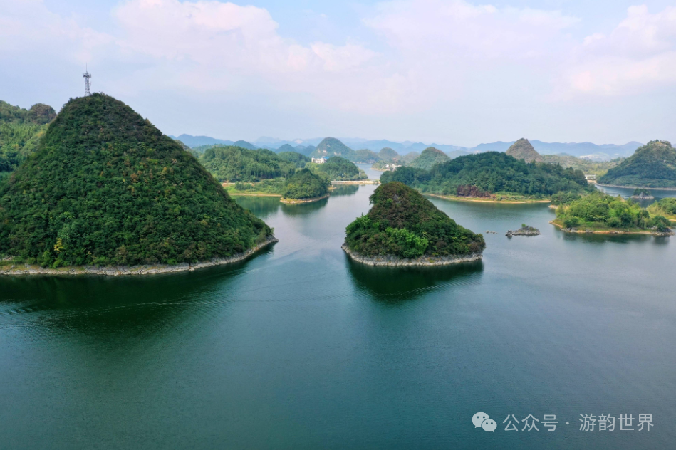 貴州紅楓湖什么時候景色最美_貴州紅楓湖是人工湖嗎_貴州紅楓湖旅游攻略