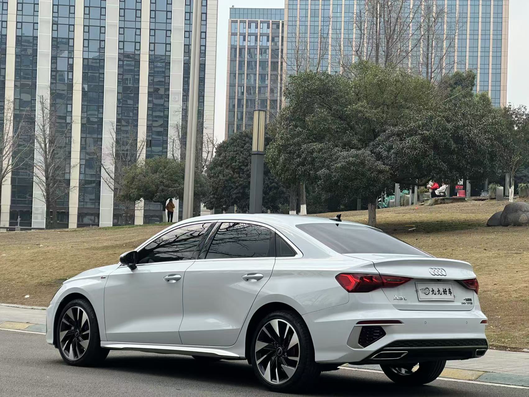 二手奧迪A3兩廂報價_奧迪A3 2022款 Sportback 35 TFSI 時尚運動型_18年的奧迪a3二手車多少錢